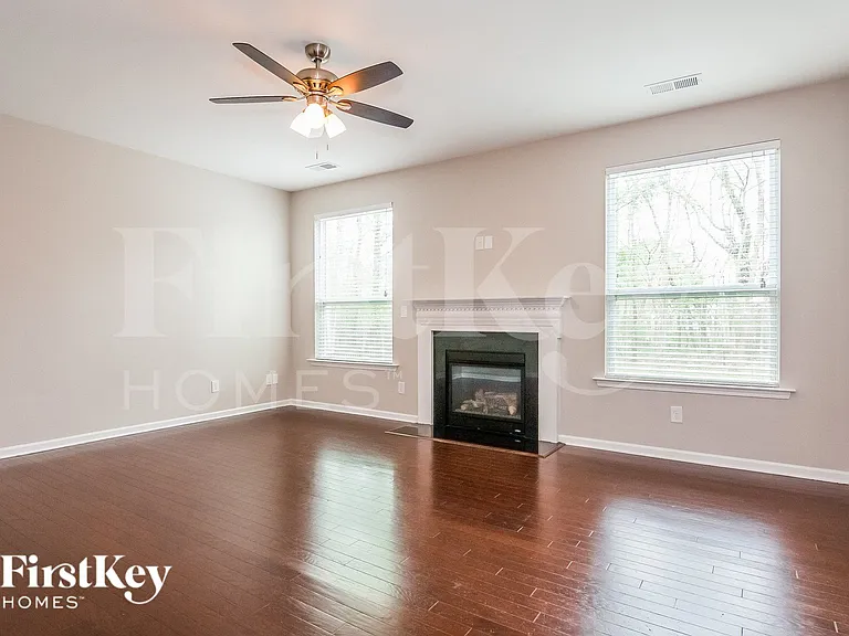 3174 Helmsley Ct — Photo 2