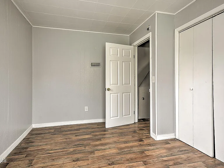 463 Manville Rd — Photo 14