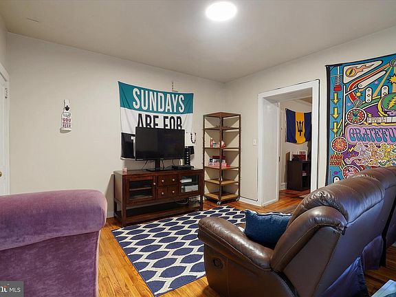 3rd image of 300 Friedensburg Rd