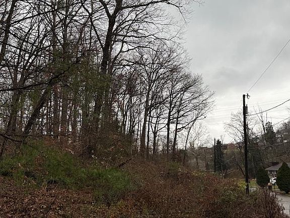 5th image of Autumn Dr