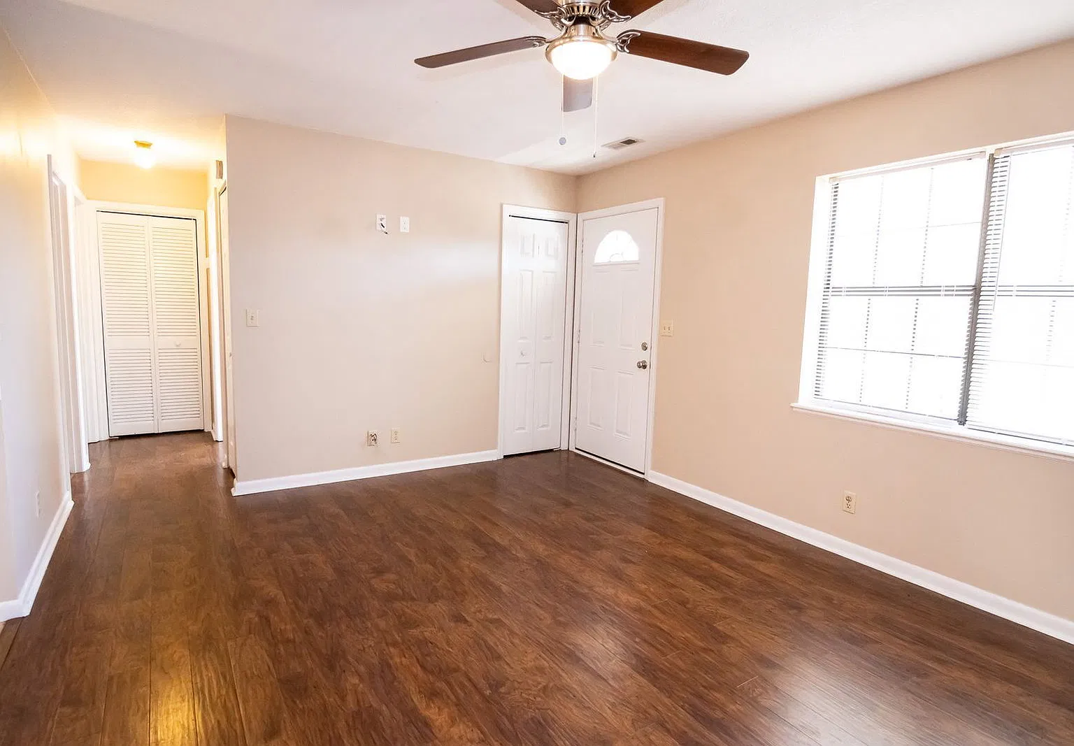 2 bed, 1.0 bath, 768 sqft, $1,050 — Photo 3