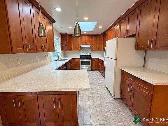 5th image of 1041 Sunset Dr