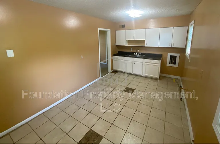 3425 Ladue St — Photo 3
