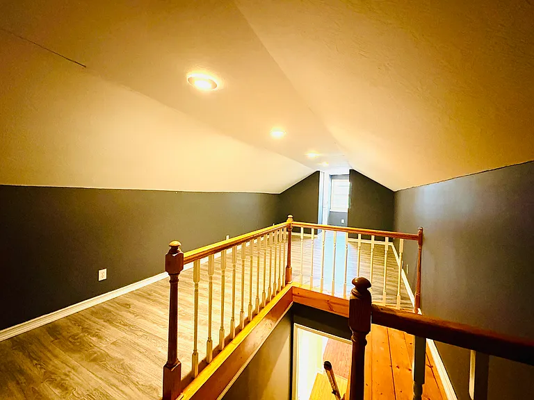 212 W 4th St — Photo 12