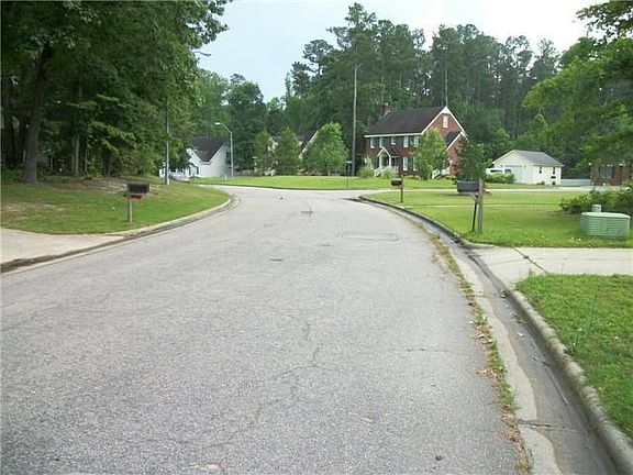 3rd image of 220 Woodfield Dr