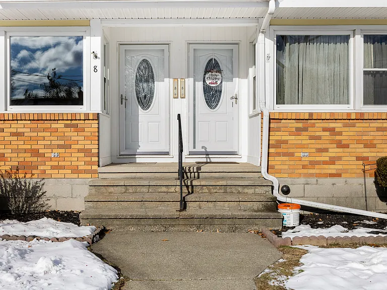 8 Warwick Ave #A — Photo 9