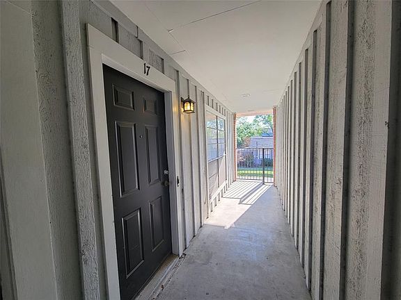 2nd image of 425 E 9th St APT 17