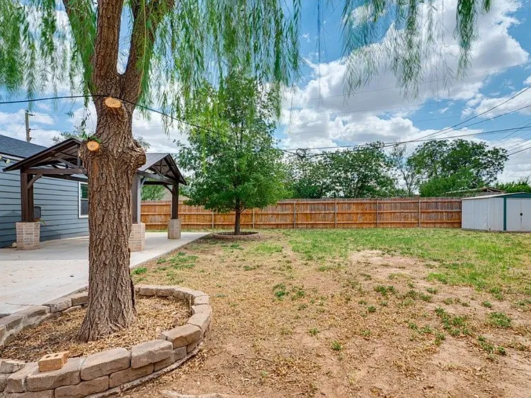 1102 Barnes Ave — Photo 3