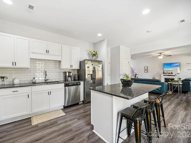 7608 Denbur Dr — Photo 7