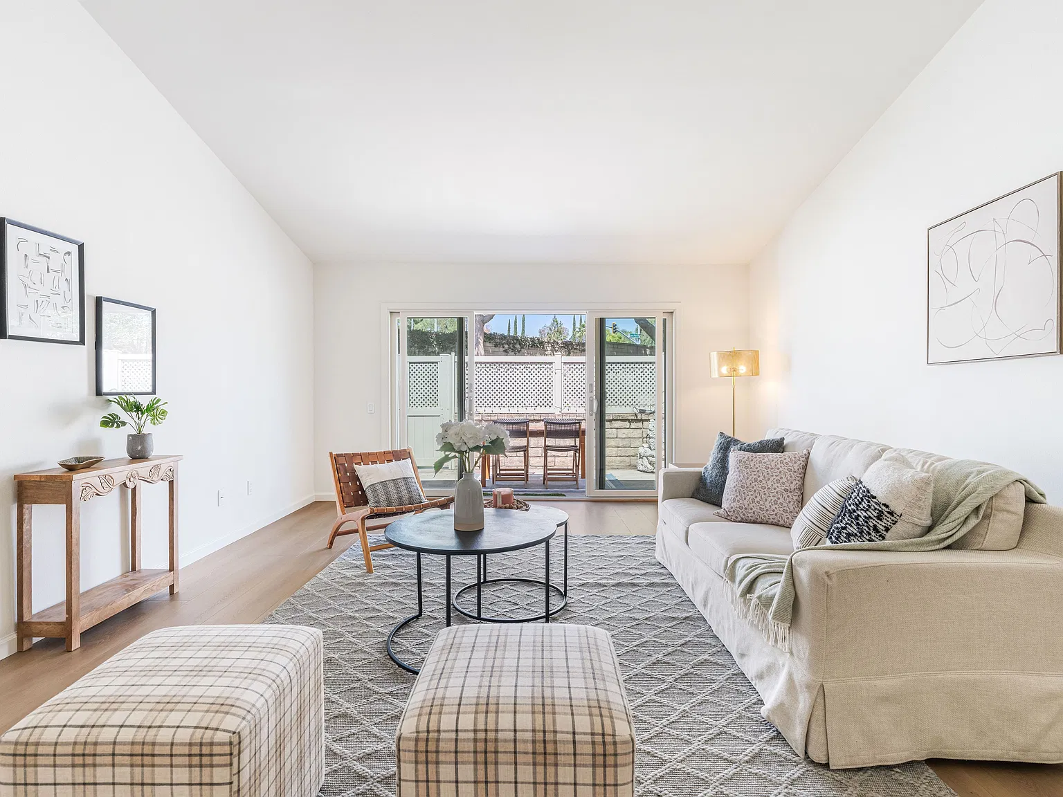 2 bed, 1064 sqft, $3,200 — Photo 2
