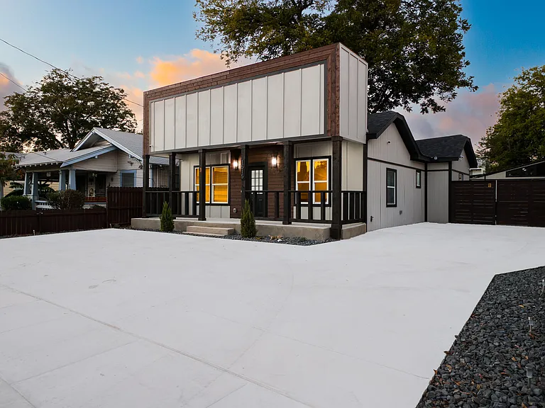 1515 W Kings Hwy — Photo 5