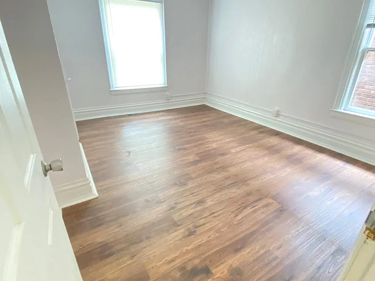 934 11th Ave — Photo 39