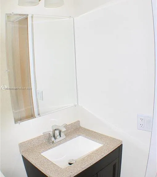 719 SW 7th St #2 — Photo 8
