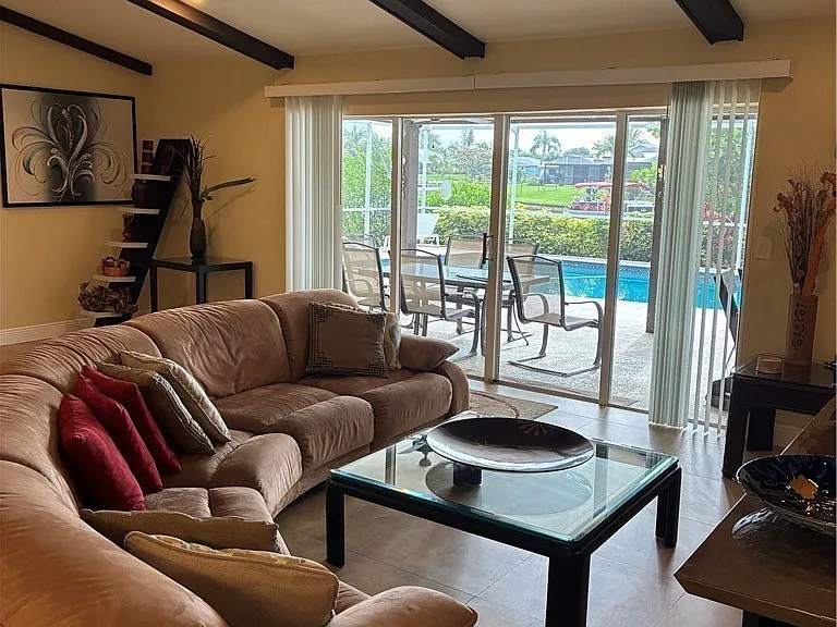 519 SE 20th Ct — Photo 5