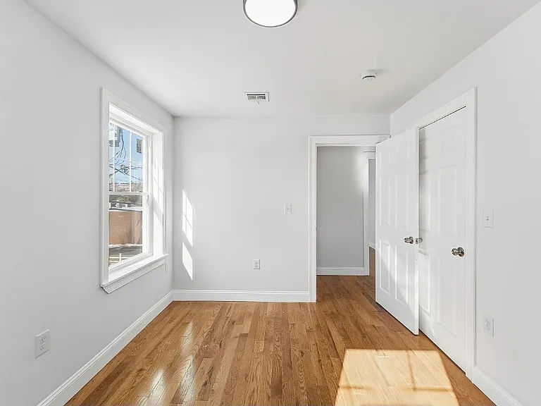 307 Hawkins St #1 — Photo 8