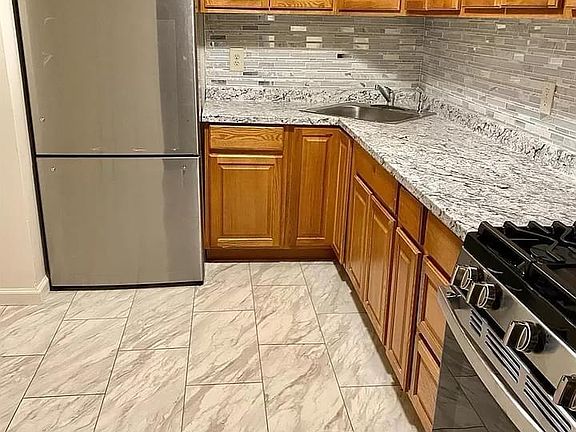 4th image of 356 College Dr #356