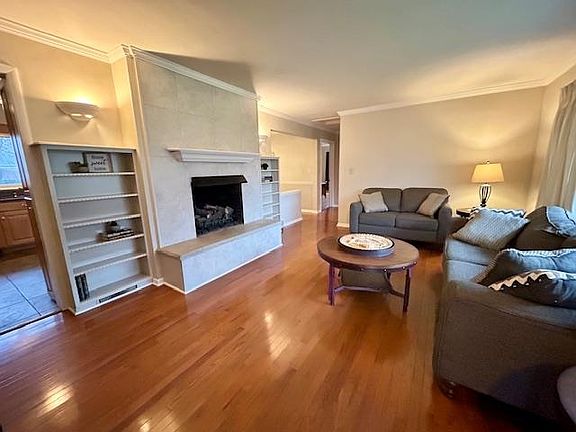 3rd image of 1412 Arden Ave