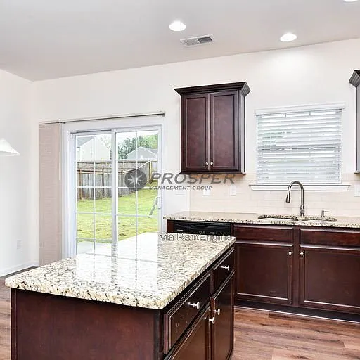 248 Elmhaven Dr — Photo 15