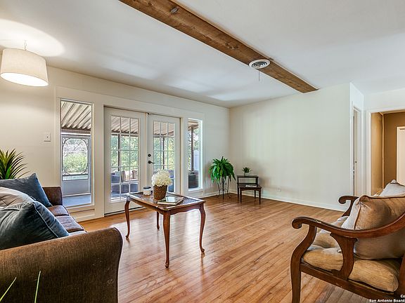 5th image of 4622 Hollyridge