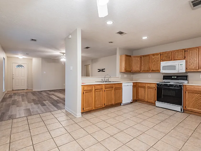 9438 Ashville Dr — Photo 12
