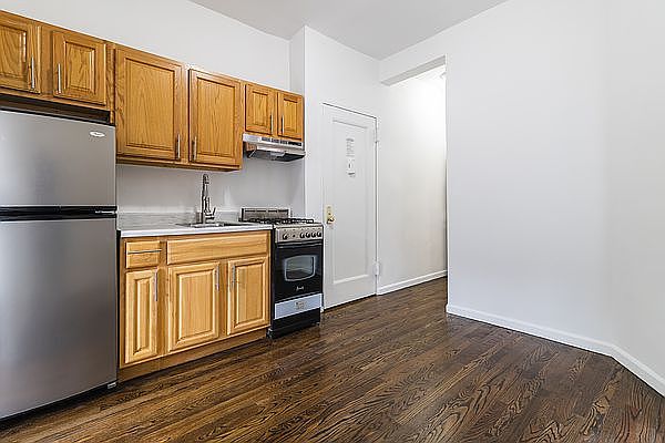 1st image of 172 Thompson St APT 20
