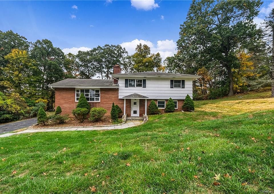 1st image of 24 Parkway Dr