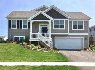 1731 Ruby Dr, Pingree Grove, IL 60140