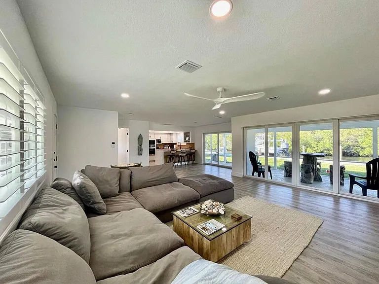 8585 SE Palm St — Photo 10