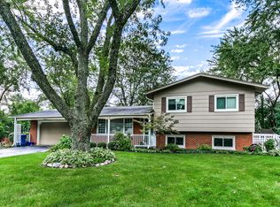 5625 Westview Ln, Lisle, IL 60532