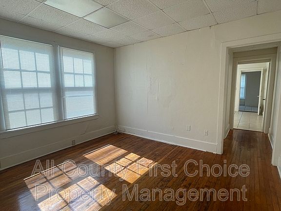 5th image of 909 Pine St APT 2