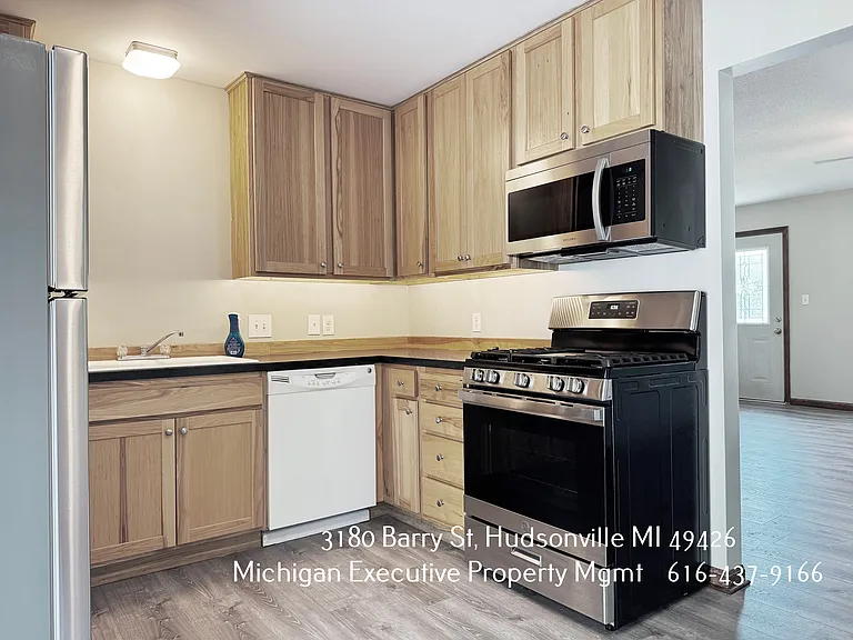 3180 Barry St — Photo 8