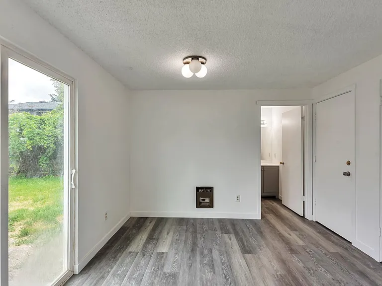 1702 C St SE #B — Photo 7
