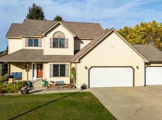 1156 S 36th St, Grand Forks, ND 58201