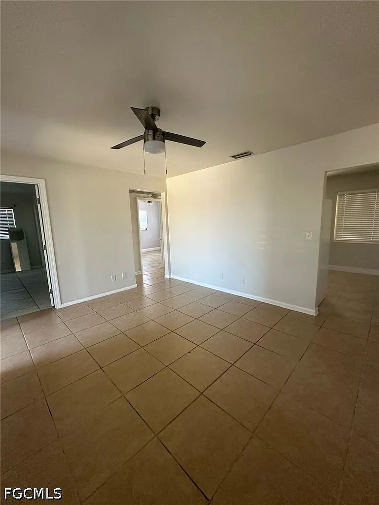 2 bed, 2.0 bath, 920 sqft, $1,250 — Photo 2