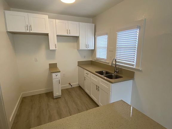 5th image of 2644 E 4th St #6