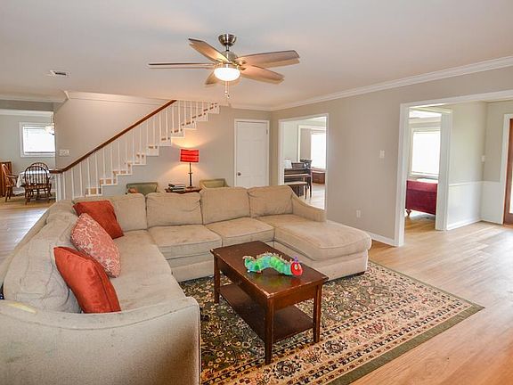 4th image of 4910 Gladys Ave