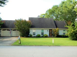 101 White Oak Ln, Florence, AL 35633