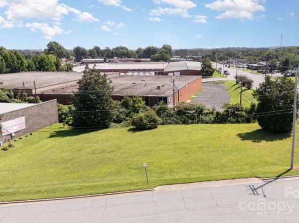 1300 Starr Dr, High Pt, NC 27260