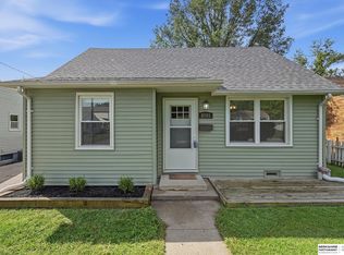 8101 Oakwood St, Ralston, NE 68127