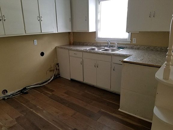 3rd image of 820 E Brookwood Pl