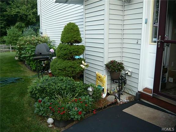 3rd image of 421 Heritage Ln Unit 421