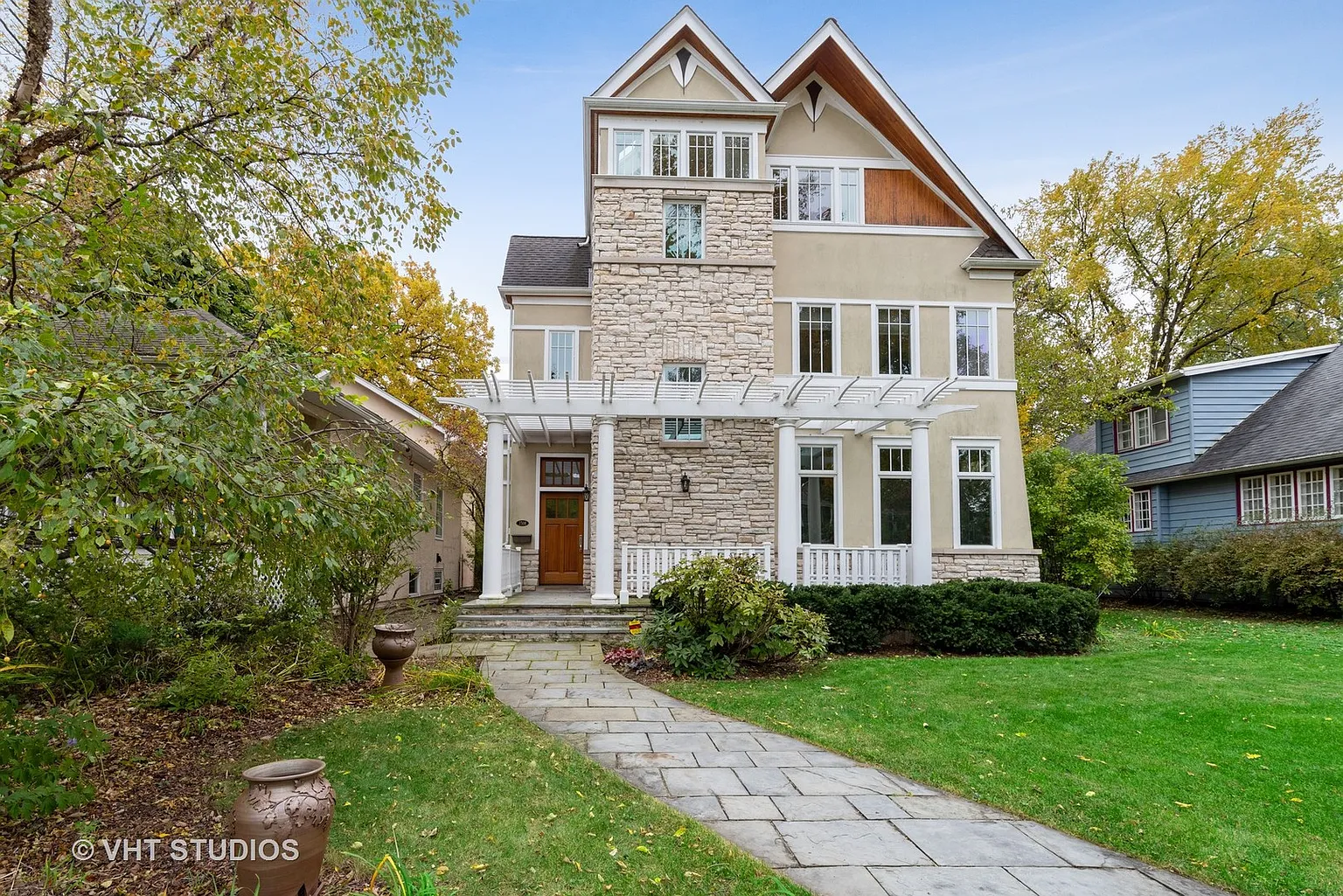 2508 Thayer St photo 1
