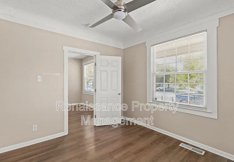 400 E Ellis St — Photo 13