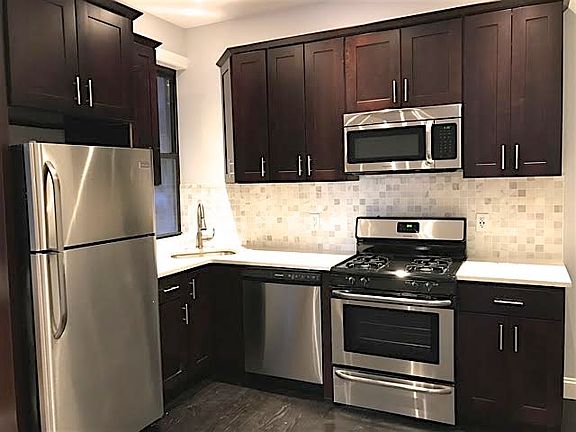 2nd image of 352 Bedford Ave APT 3R