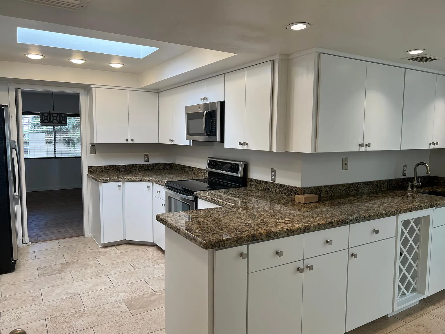 2 bed, 1950 sqft, $3,550 — Photo 3