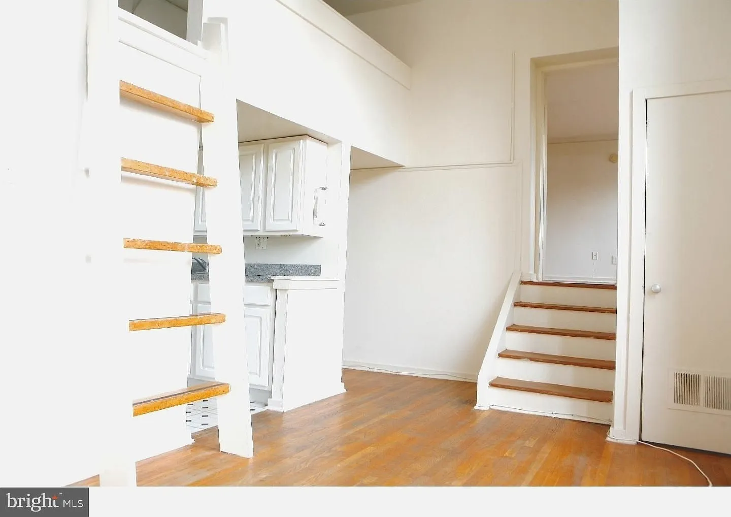 1 bed, 335 sqft, $1,520 — Photo 2