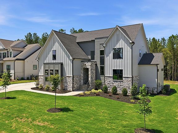 2nd image of 35 Chestnut Oak Dr