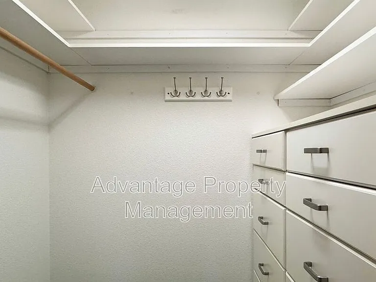 1340 SW Timian St — Photo 23