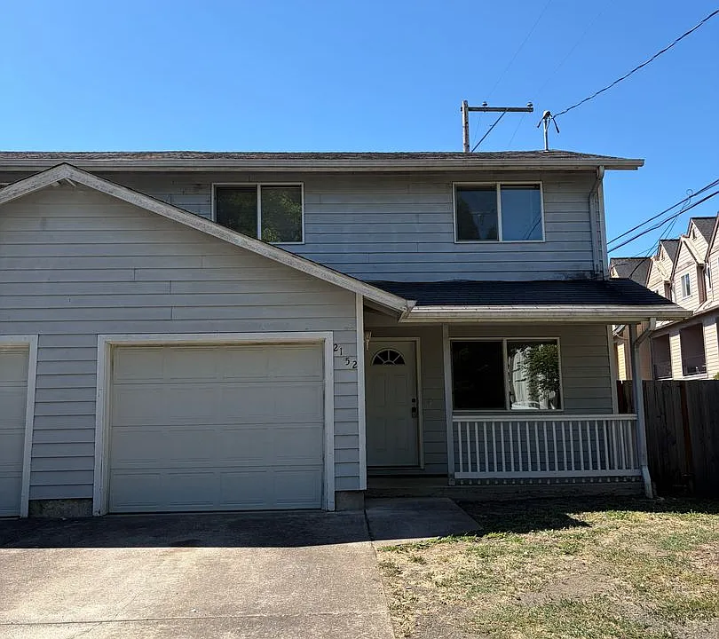 2150-2152 NW Taylor Ave