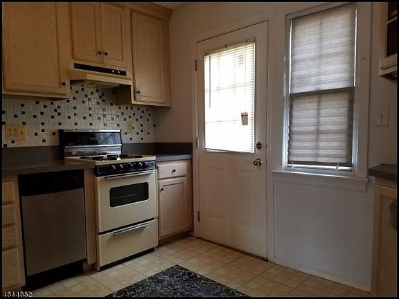 2nd image of 7 Dartmouth Ave APT 3B